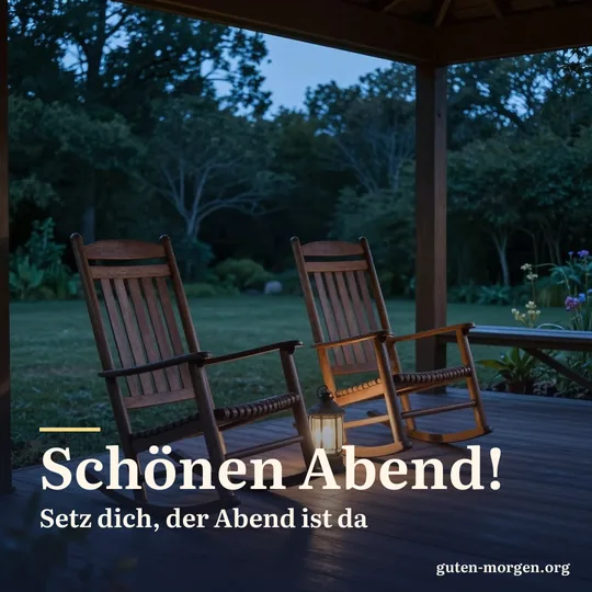 Holzveranda mit zwei Schaukelstühlen in der Dämmerung, eine Laterne ist gerade angezündet; Schrift: „Schönen Abend! Setz dich, der Abend ist da“