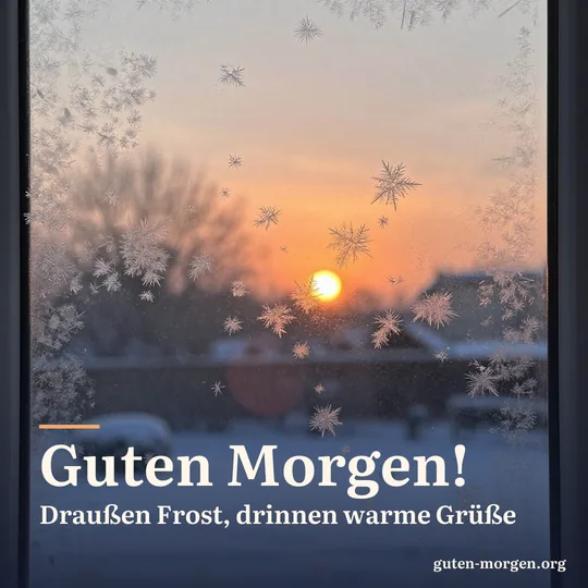 Eisblumen an einer Fensterscheibe, dahinter das orange Licht der aufgehenden Sonne über einem verschneiten Garten; Schrift: "Guten Morgen! Draußen Frost, drinnen warme Grüße"