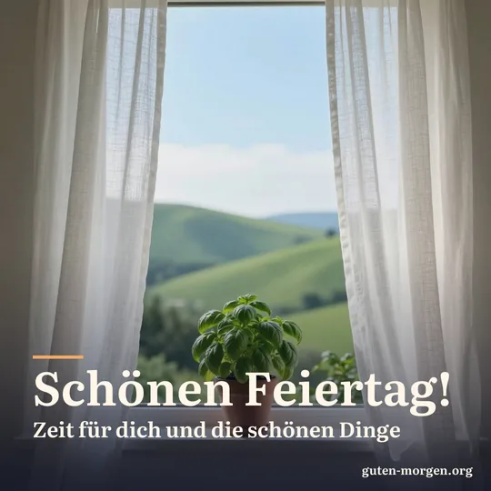 Offenes Fenster mit wehenden Leinenvorhängen und Basilikum auf der Fensterbank, draußen grüne Hügel im Morgenlicht; Schrift: „Schönen Feiertag! Zeit für dich und die schönen Dinge“