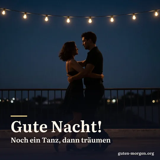 Ein Paar tanzt langsam auf einem Balkon unter einer Lichterkette, als Silhouette von hinten; Schrift: „Gute Nacht! Noch ein Tanz, dann träumen“