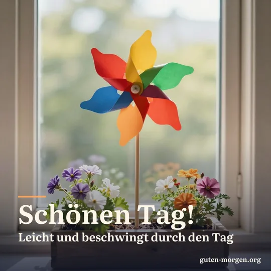 Ein buntes Papierwindrad dreht sich in einem Blumenkasten in heller Vormittagssonne; Schrift: „Schönen Tag! Leicht und beschwingt durch den Tag“