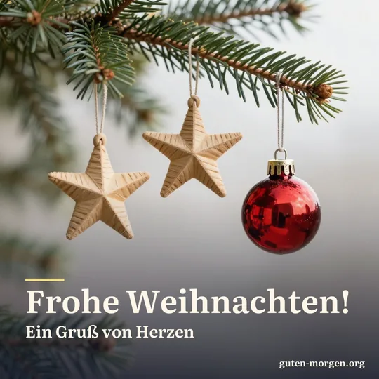 Strohsterne und rote Glaskugeln an einem Tannenzweig im weichen Morgenlicht; Schrift: „Frohe Weihnachten! Ein Gruß von Herzen“
